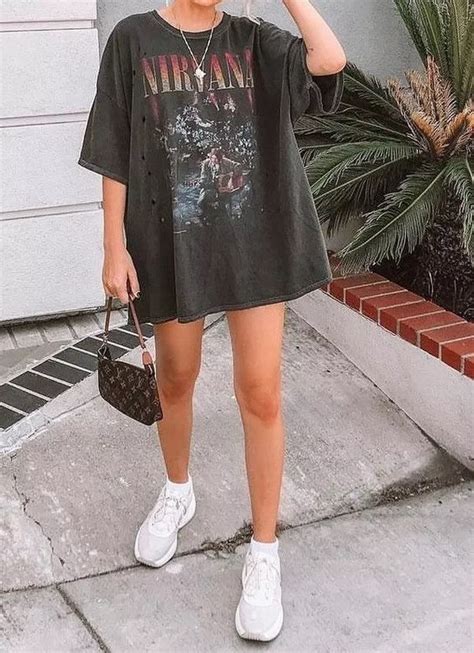 cute oversized t shirt outfits.